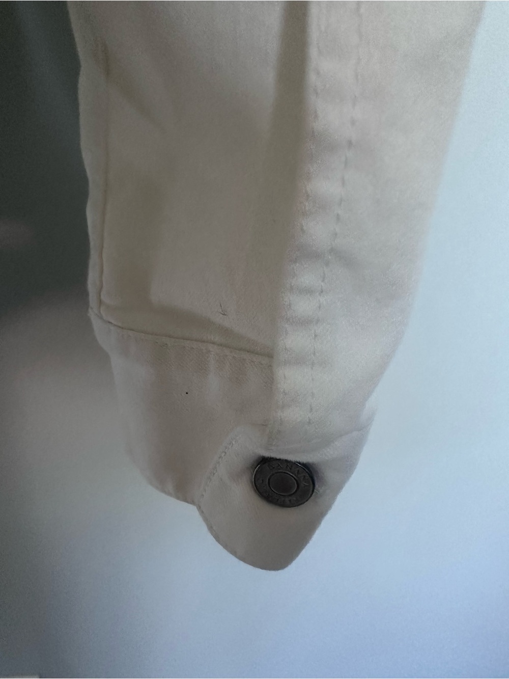 Banana Republic off White Denim Jacket - Classic Button Front. Size Small. - Picture 5 of 7